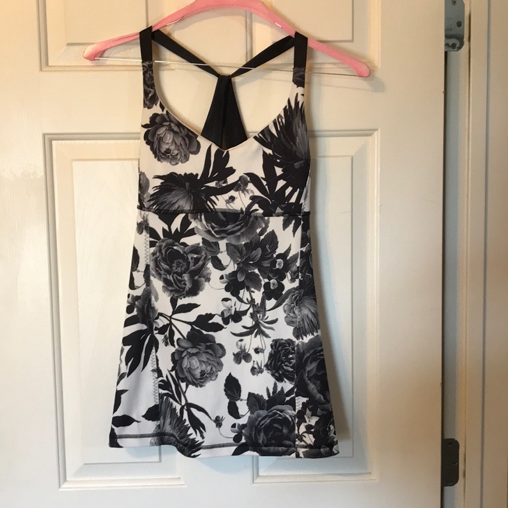 Lulu Lemon roses work out top size 6